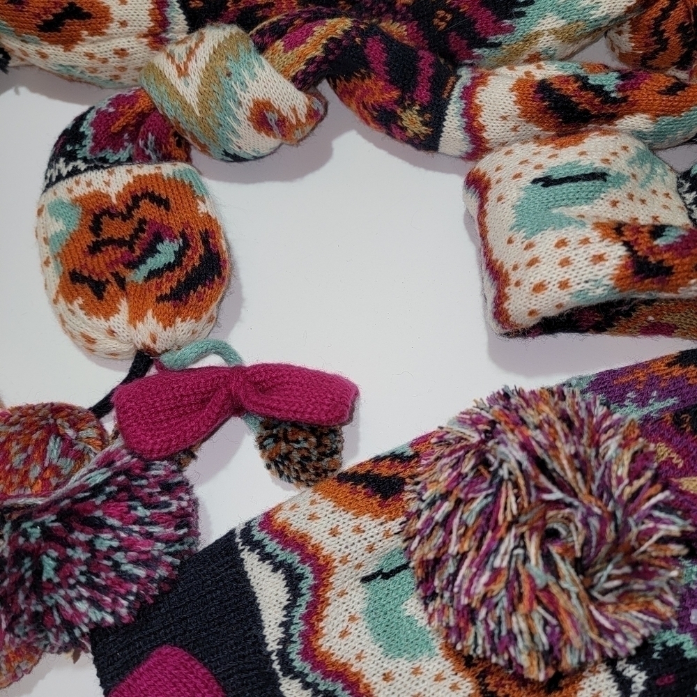 Knit Scarf and Stocking Hat pom poms and bows - Picture 12 of 12